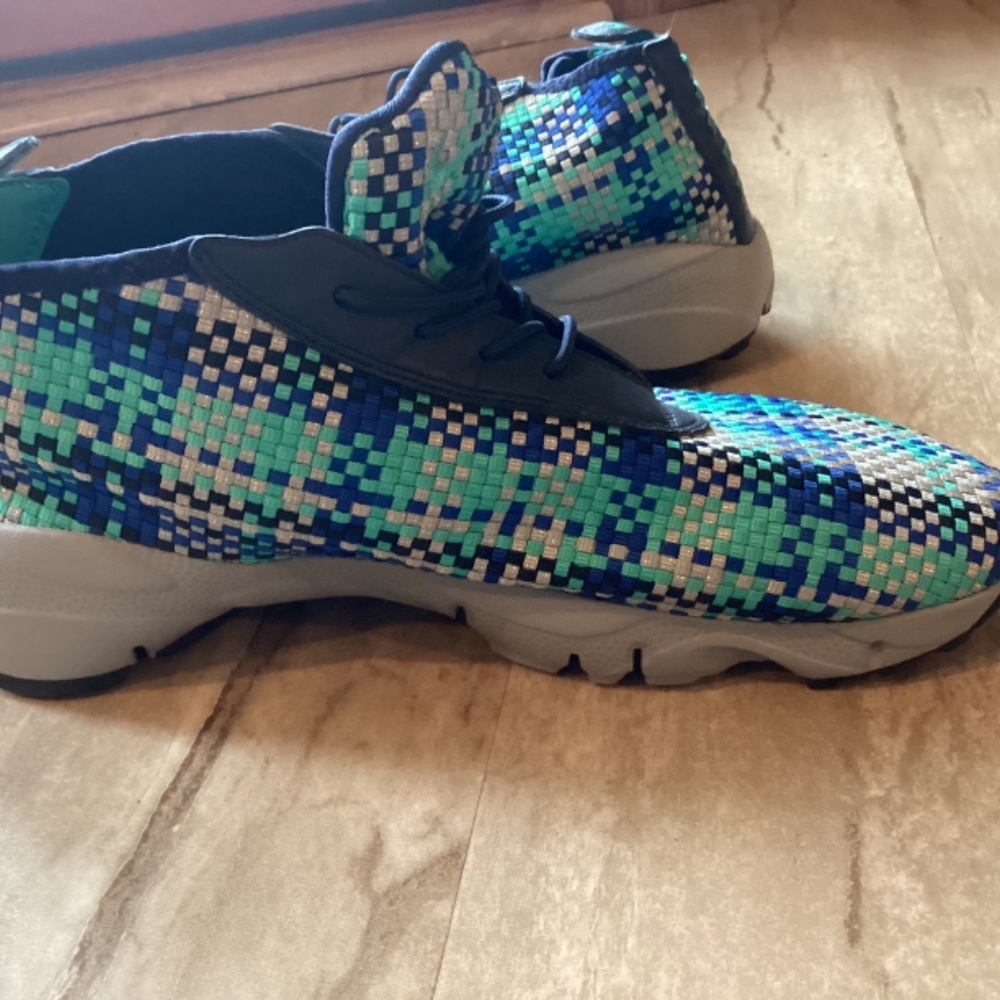 Nike - Picture 3 of 7